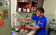 La ciudadanía se alista para el corte del servicio de agua potable que durará dos días en Guayaquil.