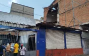 La pared colapsó en una vivienda, de construcción mixta, en Febres Cordero entre Villavicencio y Guaranda.
