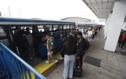 Miles de usuarios optaron por abordar otros sistemas de transporte en Quito.
