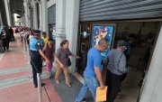 Los impuestos prediales se cancelan en las ventanillas del Municipio de Guayaquil, en el centro de la ciudad, así como en bancos y por Internet.