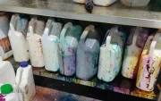 Agentes de la Arcsa clausuraron un laboratorio de cosméticos en Quito, tras detectar graves fallas de higiene.