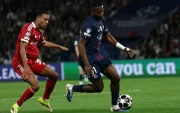 Willian Pacho (d) con el PSG buscan revalidar la corona de la Champions League.