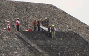 Rescatistas atendieron la emergencia en las pirámides tras el ataque.