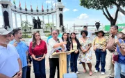 Gabriela Rivadeneira, presidenta de la RC, dio una rueda de prensa en el Malecón 2000, en el centro de Guayaquil.