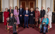 La princesa de Gales con Guillermo, los reyes Carlos y Camilla y otros miembros de la realeza.