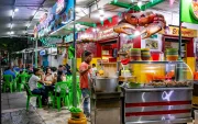 La venta de cangrejos en Guayaquil se realiza más a partir de las 22:00. El toque de queda los afecta mucho.