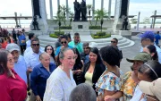 Rivadeneira en la rueda de prensa ofrecida en el Malecón 2000.
