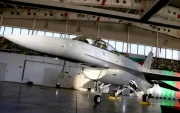 Fotografía de archivo del 13 de abril de 2025 que muestra el nuevo avión de combate F-16 Block 70 procedente de Estados Unidos.