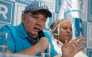 El candidato Rafael López Aliaga durante una transmisión en redes, en la que lanzó amenazas contra el jefe de la ONPE en medio de sus denuncias de fraude electoral.