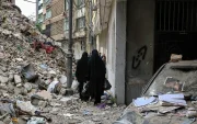 Beirut continúa retirando escombros de edificios destruidos cuando se cumple una semana de los bombardeos simultáneos israelíes que golpearon todo Líbano.