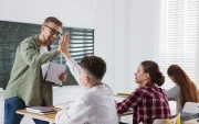Desde la Universidad San Francisco de Quito, expertas destacan que el desafío del docente contemporáneo es diseñar experiencias de aprendizaje activas, inclusivas y significativas.