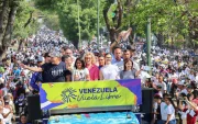 Delcy Rodríguez (c), durante la peregrinación de trece días que convocó para exigir el fin de las sanciones de Estados Unidos, este jueves en el estado Lara (Venezuela).