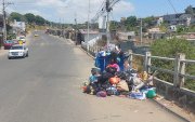 Varias calles de la ciudad de Manta se observan con acumulación de basura