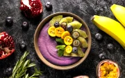 Su riqueza en antioxidantes y su versatilidad en recetas frías convierten al açaí en una opción práctica y nutritiva para el día a día.