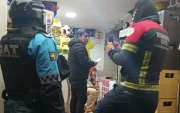 En el sur de Quito, la AMC y la Secretaría de Seguridad, con apoyo de la Policía Nacional, inspeccionaron tiendas y más locales.