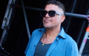 Alejandro Sanz.disfruta de su romance con la actriz peruana.