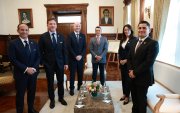 Francisco Egas (i), Alejandro Domínguez, Gianni Infantino, el presidente Daniel Noboa, Cynthia Gelibert y Roberto Ibáñez, durante la reunión del jueves pasado.