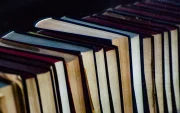 Bajo hábito de lectura en Ecuador genera debate sobre educación y cultura.