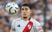 Kendry Páez jugando para River Plate.