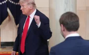 Donald Trump fue evacuado durante una cena en Washington tras reportes de disparos.
