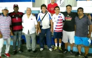 Carlos Kaiser primero a la derecha, en unas de las ultimas reuniones con exjugadores de Emelec.