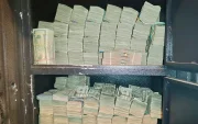El dinero hallado en marzo del 2026 en un inmueble en Quito.