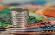 Fotografía referencial de billetes y monedas.