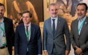 Pabel Muñoz con los alcaldes de Bogotá, Madrid y Barcelona.
