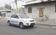 El bloque 9 de Bastión Popular quedó bajo resguardo policial tras la balacera que dejó víctimas menores de edad.