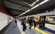 Trenes del Metro de Quito circulan durante operación comercial diaria en la red subterránea.