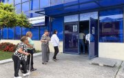 La atención en agencias de CNEL quedó parcialmente paralizada tras la intervención policial, obligando a que los reclamos se reciban sin acceso a sistemas informáticos.