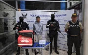 Sospechoso detenido en Tumbaco tras ser vinculado a asaltos en Cumbayá usando fachada de delivery.