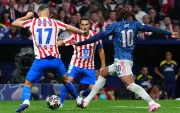 Polémica acción en la que el árbitro no pitó penal entre Arsenal y Atlético de Madrid en Champions League.