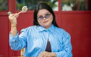 Sheyla Vargas, emprendedora de 26 años, ha aportado a la reactivación de la calle Panamá con una oferta culinaria económica y que apunta a los jóvenes.
