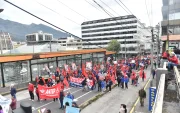 Cierres viales y desvíos se aplicarán en Quito por la marcha del 1 de mayo en el centro de la ciudad.
