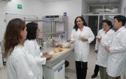 Un grupo de maestros de la Espol dirigen investigaciones de los alimentos del futuro.