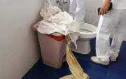 Un detenido subió a los techos del hospital de Guayaquil el 30 de abril mientras permanecía bajo custodia.