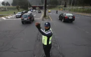 Agentes civiles de tránsito controlarán la movilidad en las zonas por donde avance la competencia.