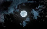 La Luna llena, protagonista del fenómeno conocido como Luna Azul, podrá observarse el 31 de mayo de 2026 desde Ecuador.