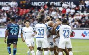 Liga de Quito abrió el marcador en el minuto 36 gracias a un gol de Deyverson, acción que permitió a los albos romper la igualdad y tomar ventaja en el encuentro.