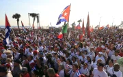 Personas asistieron a la conmemoración del Día Internacional del Trabajo el viernes 1 de mayo, en La Habana, Cuba.