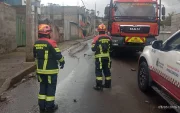 Equipos de respuesta llegaron hasta Nueva Aurora, en Guamaní, tras el desbordamiento de una quebrada.