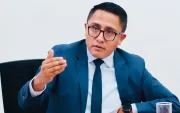 Andrés Quishpe advierte sobre violencia, déficit docente y falta de inversión educativa en el inicio de clases.