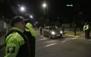 Policías y militares se desplegaron en puntos estratégicos de Quito durante el toque de queda.