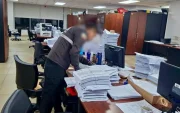 La Fiscalía General del Estado, en coordinación con la Policía Nacional, ejecutó un operativo que incluyó nueve allanamientos en distintos inmuebles.
