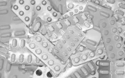 Autoridades hallaron polvos sin identificar y medicamentos durante un operativo en la Zona 8 de Guayaquil.