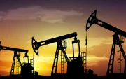 El fracking, o fracturación hidráulica, es una técnica utilizada para extraer petróleo y gas natural que se encuentran atrapados en rocas profundas del subsuelo.