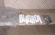 Operativo nocturno incauta arma y 11 dinamitas en La Delicia, Quito, para frenar extorsiones