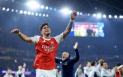Piero Hincapié celebró al clasificación de Arsenal a la final de Champions League.