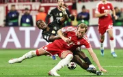 Willian Pacho y la pelea todo el partido ante Kane del Bayern.